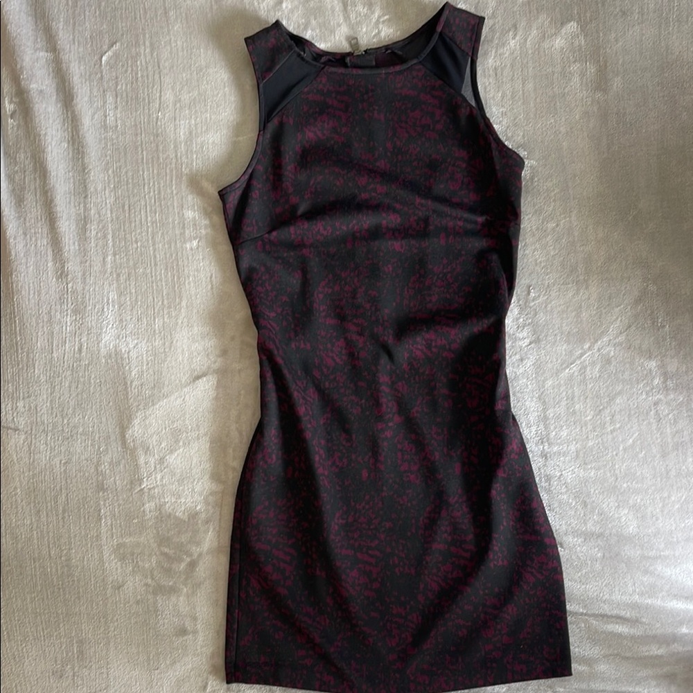 Elegant Black & Burgundy Banana Republic Patterned Dress w/mesh shoulder insert